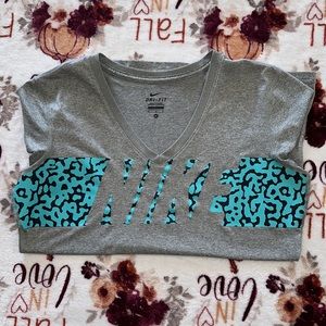 🔅‼️ Nike Dri-Fit V Neck size Medium